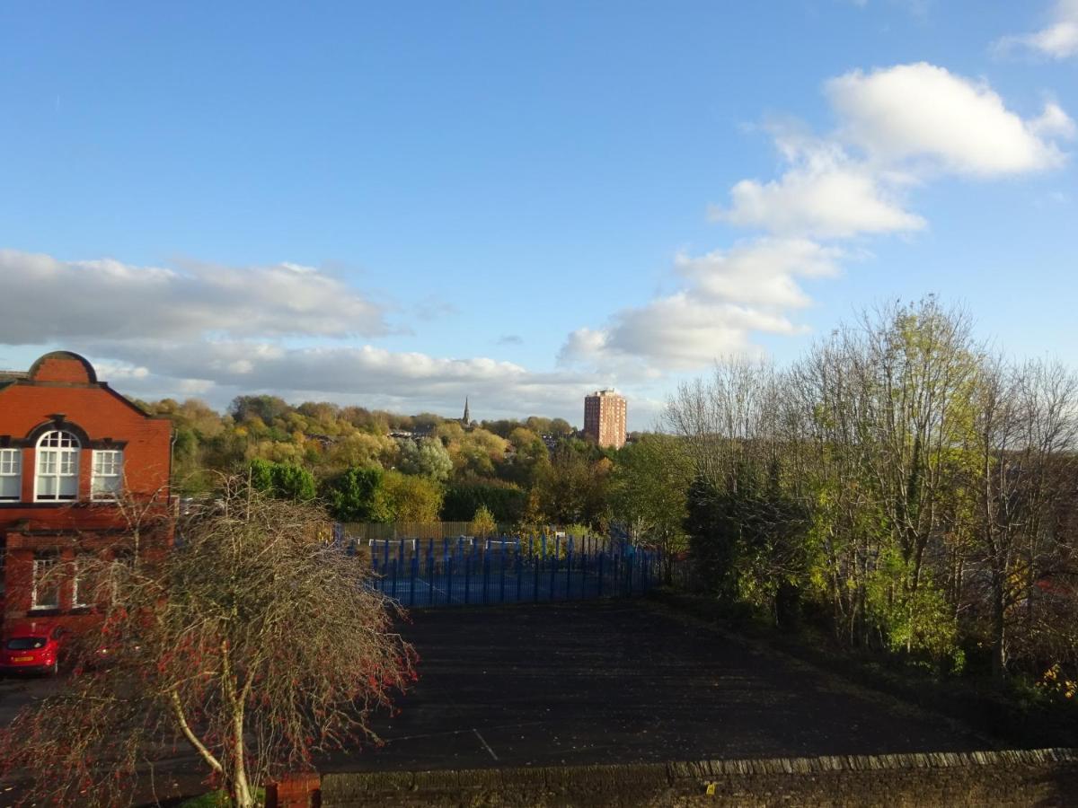 Wigan Central I 1 & 2 Bed Executive Apartments I Family Rooms I Private Balcony I Free Parking Dış mekan fotoğraf