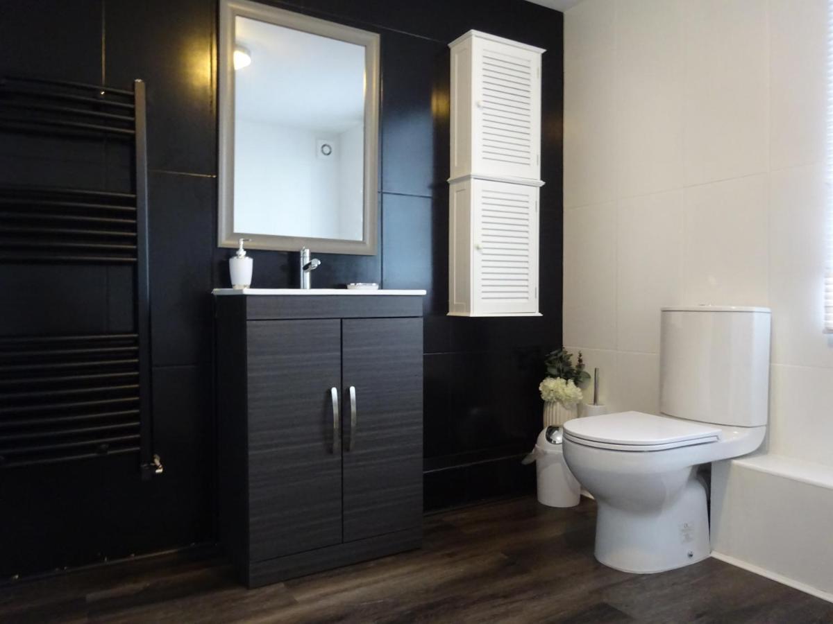 Wigan Central I 1 & 2 Bed Executive Apartments I Family Rooms I Private Balcony I Free Parking Dış mekan fotoğraf