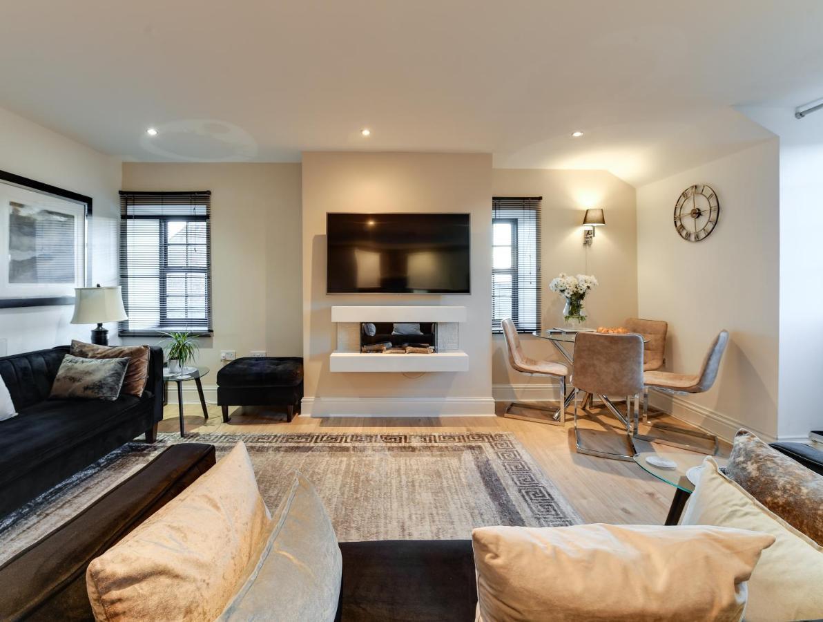 Wigan Central I 1 & 2 Bed Executive Apartments I Family Rooms I Private Balcony I Free Parking Dış mekan fotoğraf