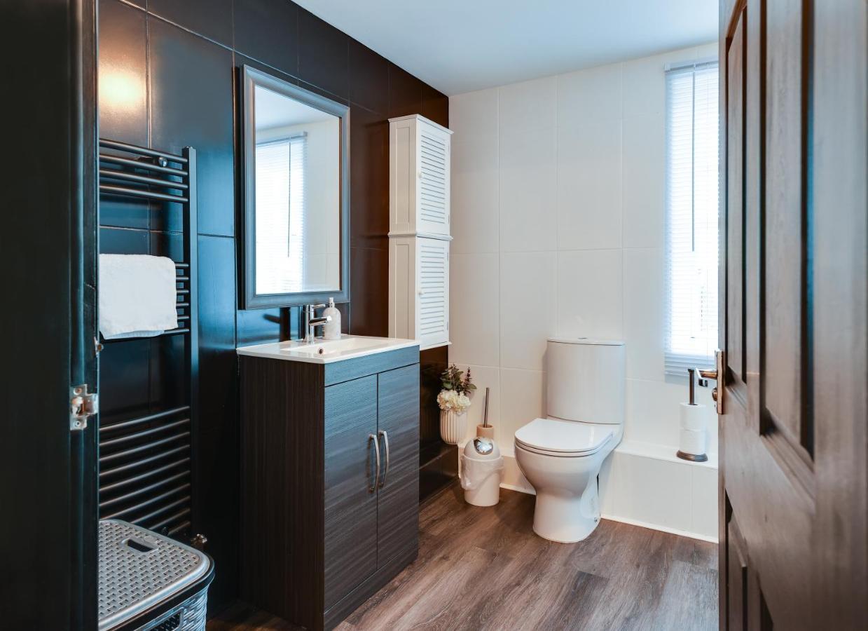 Wigan Central I 1 & 2 Bed Executive Apartments I Family Rooms I Private Balcony I Free Parking Dış mekan fotoğraf
