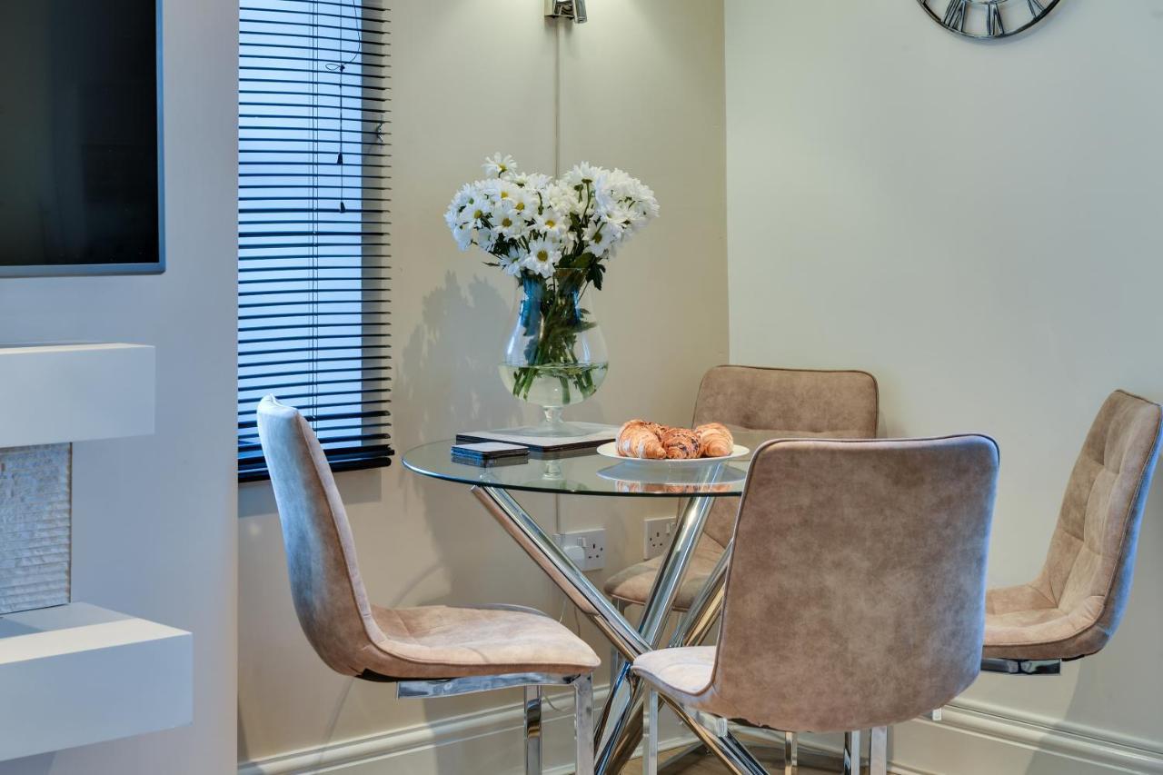 Wigan Central I 1 & 2 Bed Executive Apartments I Family Rooms I Private Balcony I Free Parking Dış mekan fotoğraf