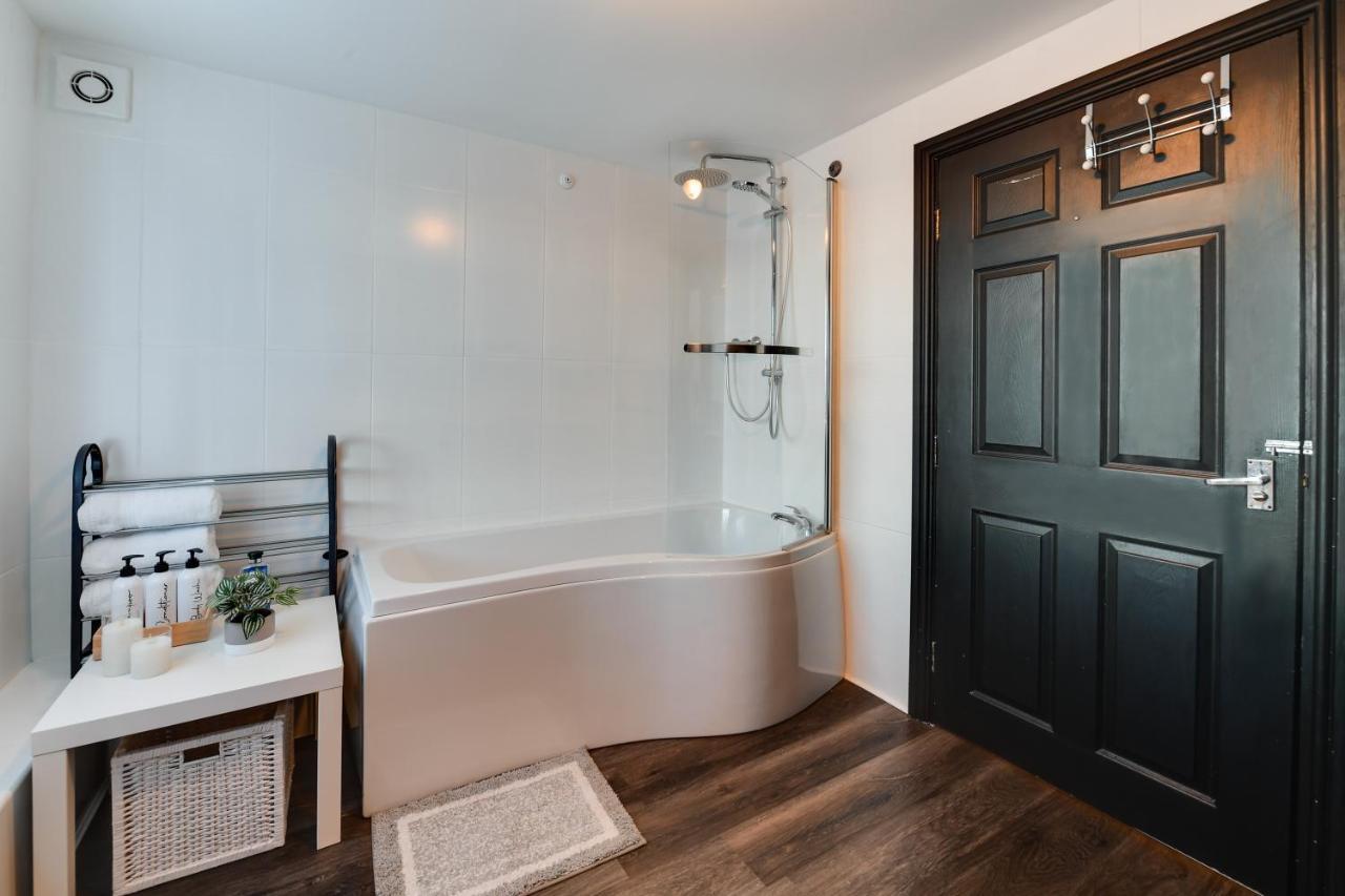 Wigan Central I 1 & 2 Bed Executive Apartments I Family Rooms I Private Balcony I Free Parking Dış mekan fotoğraf