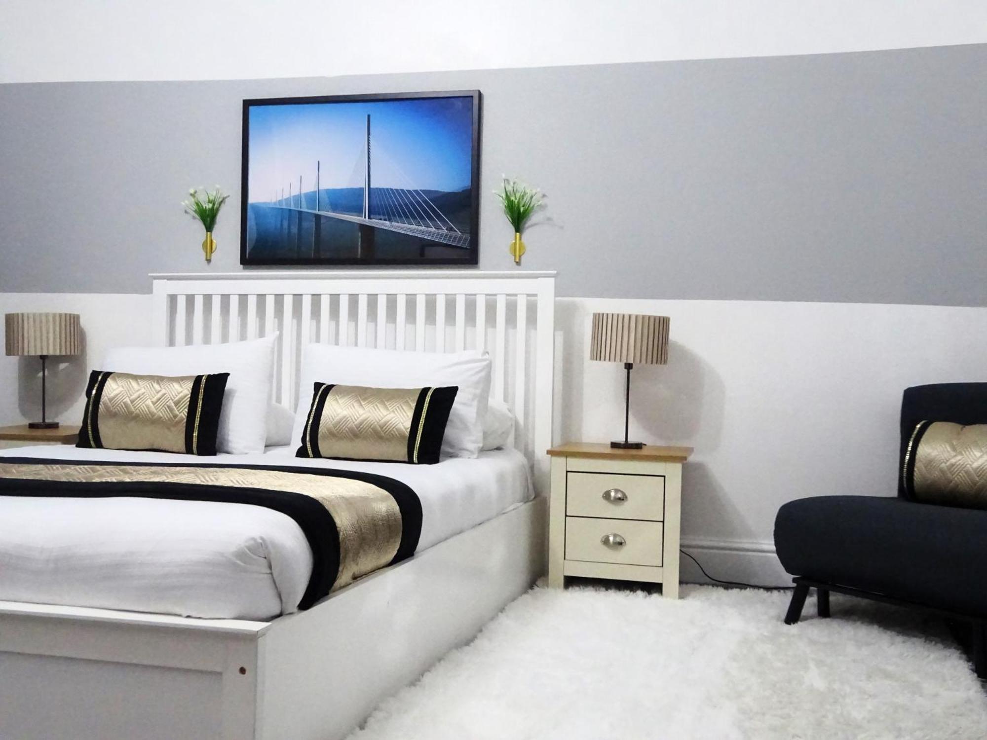 Wigan Central I 1 & 2 Bed Executive Apartments I Family Rooms I Private Balcony I Free Parking Dış mekan fotoğraf