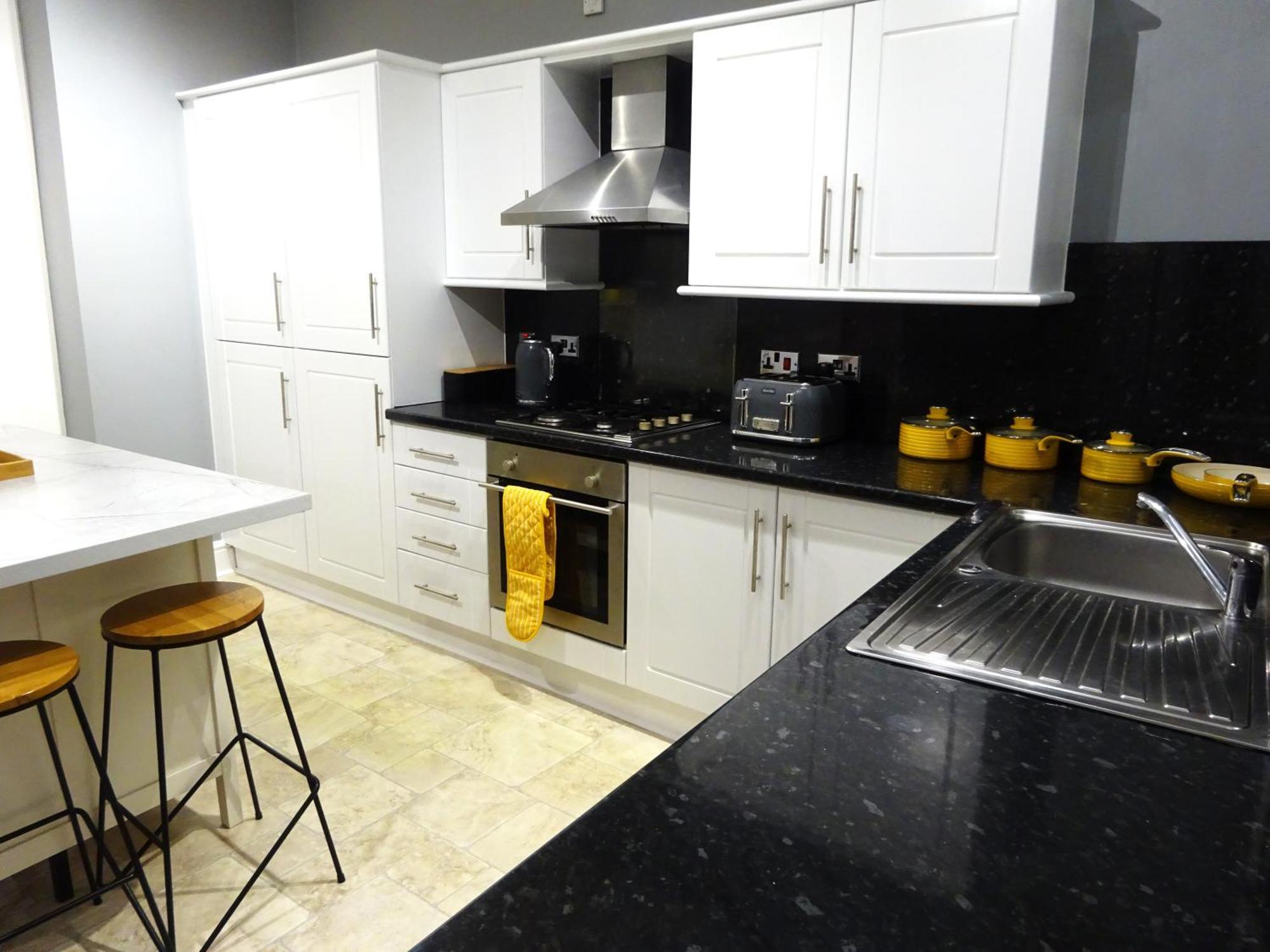 Wigan Central I 1 & 2 Bed Executive Apartments I Family Rooms I Private Balcony I Free Parking Dış mekan fotoğraf