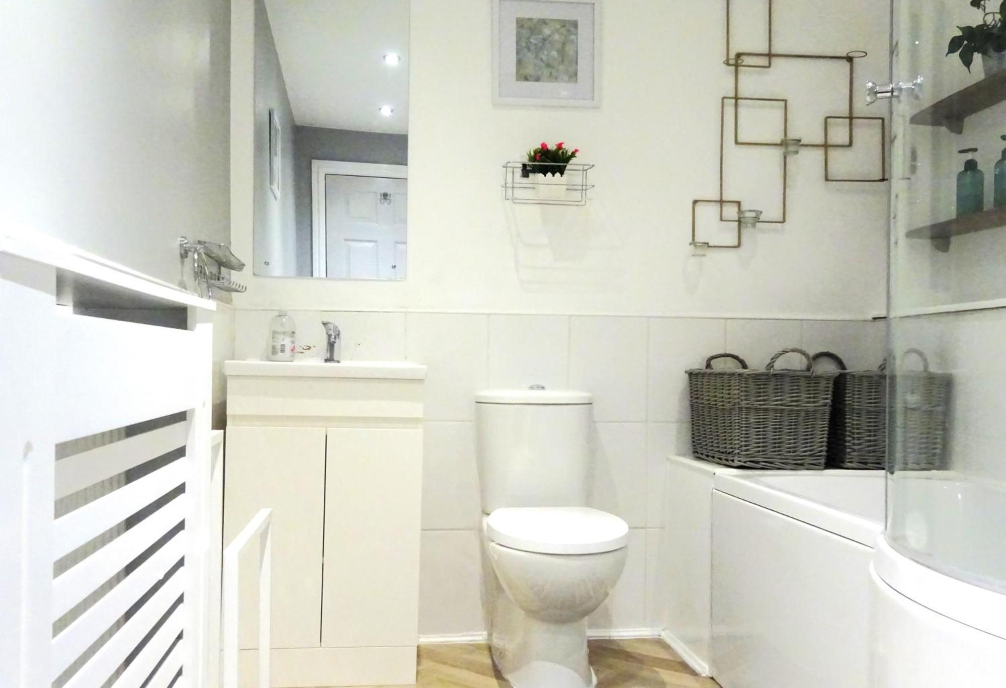 Wigan Central I 1 & 2 Bed Executive Apartments I Family Rooms I Private Balcony I Free Parking Dış mekan fotoğraf