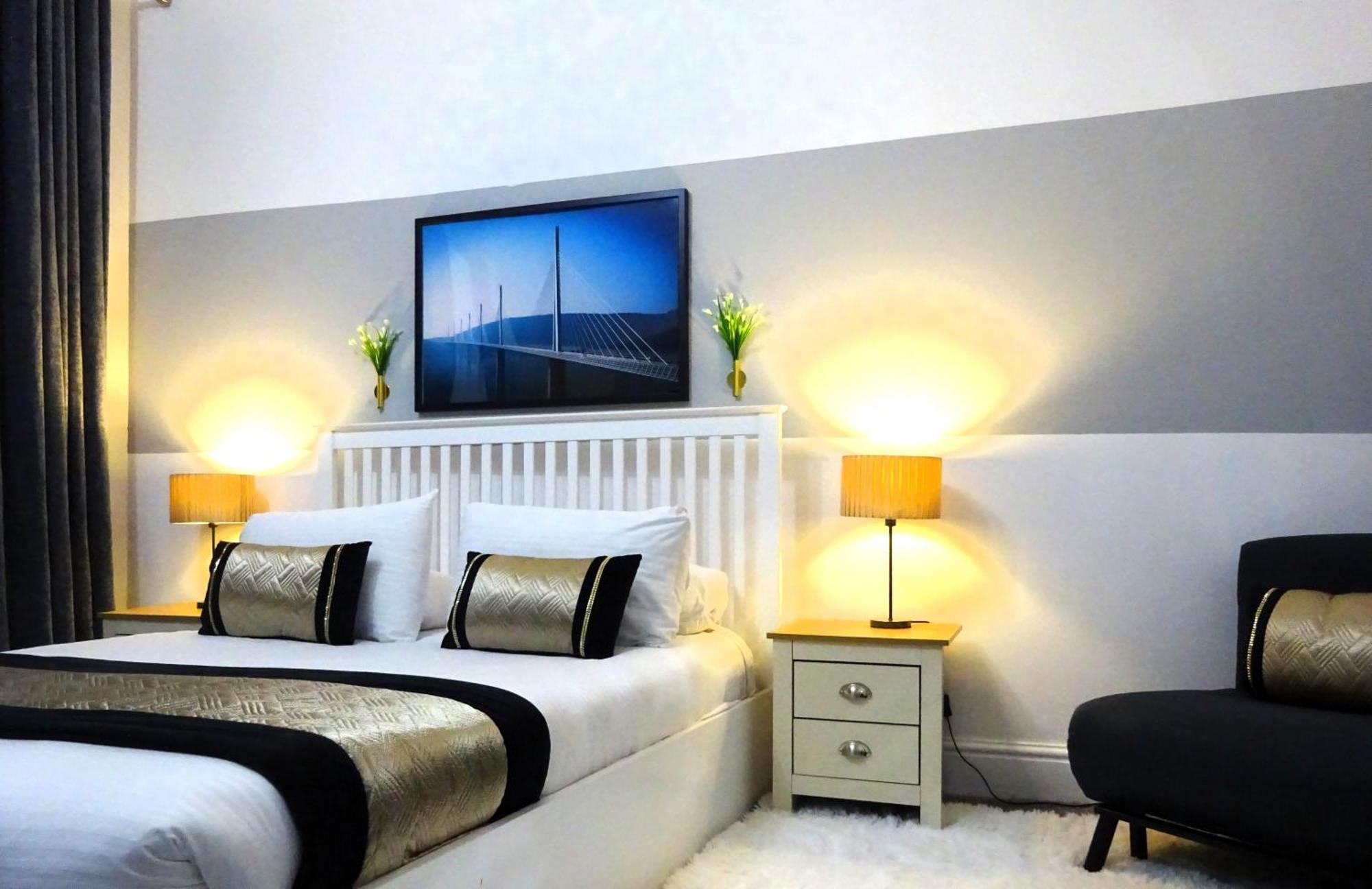 Wigan Central I 1 & 2 Bed Executive Apartments I Family Rooms I Private Balcony I Free Parking Dış mekan fotoğraf