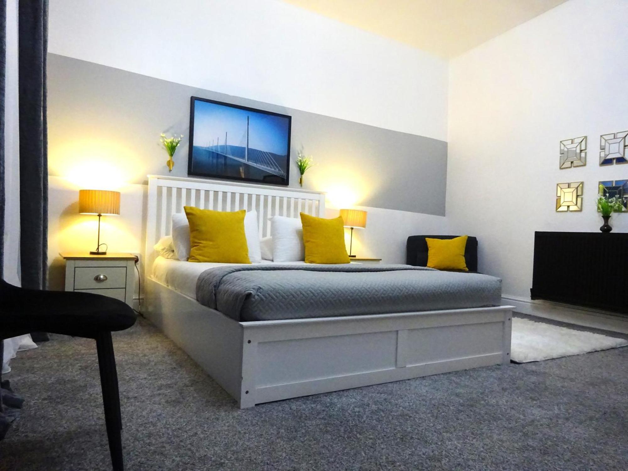 Wigan Central I 1 & 2 Bed Executive Apartments I Family Rooms I Private Balcony I Free Parking Dış mekan fotoğraf