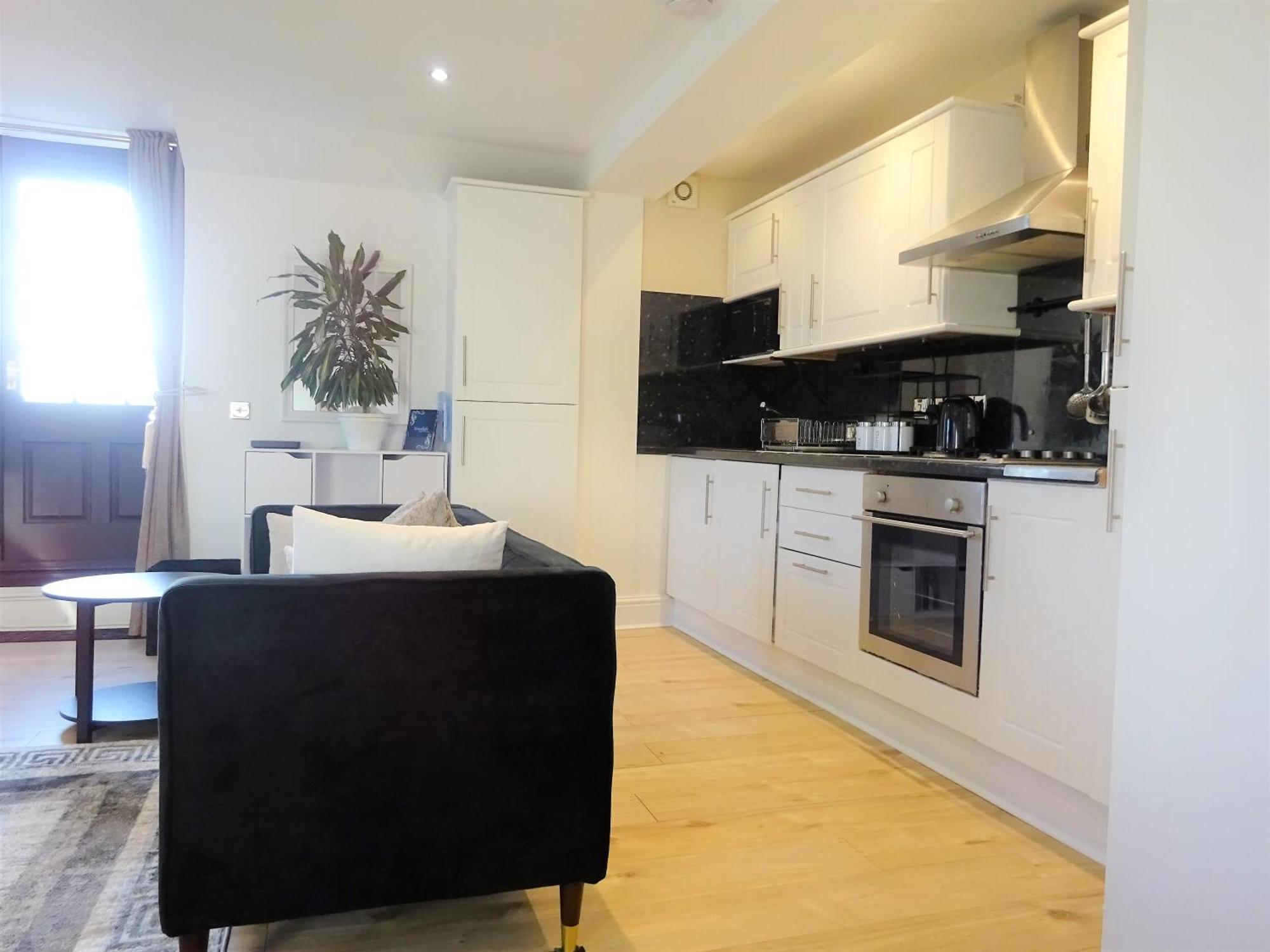 Wigan Central I 1 & 2 Bed Executive Apartments I Family Rooms I Private Balcony I Free Parking Oda fotoğraf