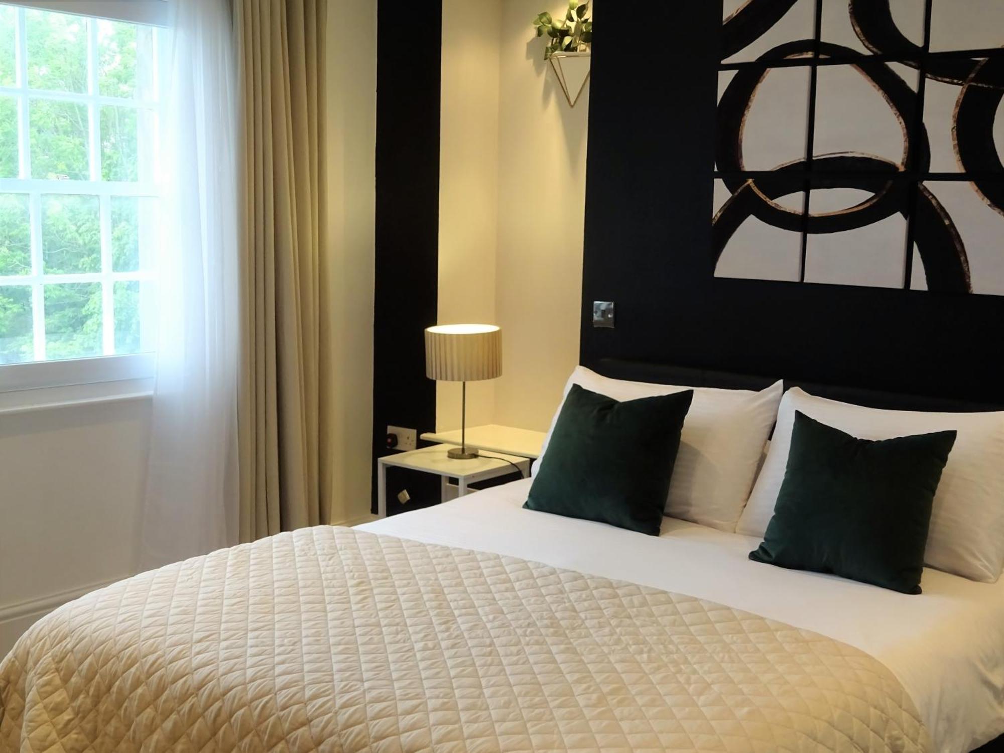 Wigan Central I 1 & 2 Bed Executive Apartments I Family Rooms I Private Balcony I Free Parking Oda fotoğraf